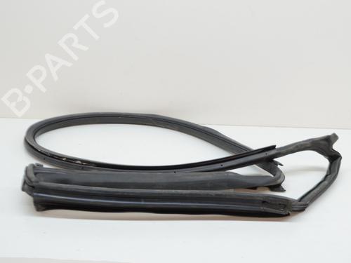 Rubber door seal TESLA MODEL S (5YJS) 75 | BP14619976C142 