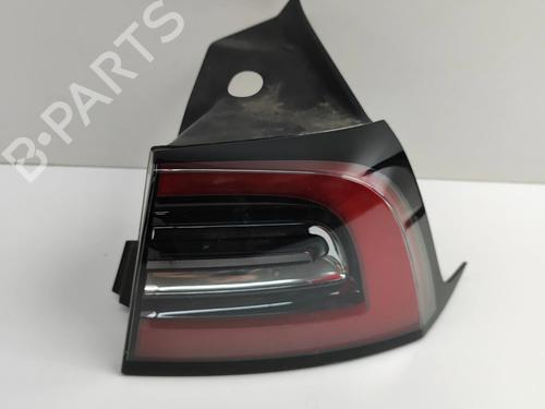 Used Right taillight Right taillight TESLA MODEL Y (5YJY) EV Performance All-wheel Drive (534 hp) 27789797 27789797
