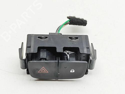 switch-opel-vivaro-b-bus-x82-2014-2015-2016-2017-2018-2019-32039153 main image