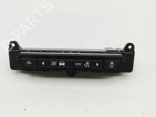 switch-jaguar-xe-x760-2015-33394740 main image
