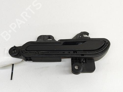 front-left-exterior-door-handle-tesla-model-3-5yj3-2017-33368433 main image
