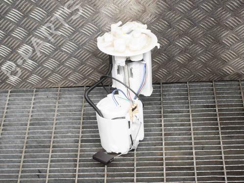 Used Fuel pump TOYOTA RAV 4 IV (_A4_) 2.5 Hybrid 4WD (AVA44, AVA44_) (197 hp) 8834010
