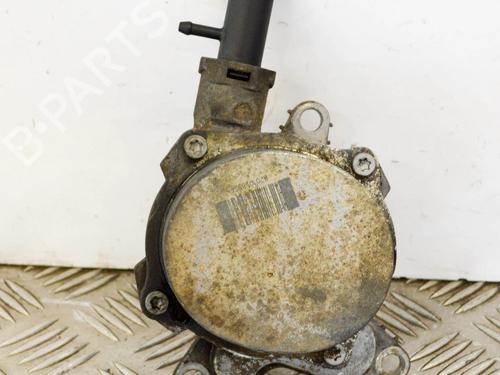 Used Vacuum pump RENAULT MASTER III Van (FV) 2.3 dCi 125 FWD (FV0C, FV0D, FV0G, FV0H, FV0J, FV0K,... (125 hp) 6744191