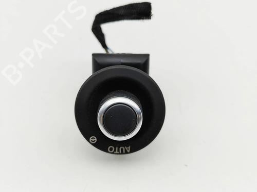 switch-land-rover-discovery-v-l462-2016-30130933 main image