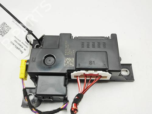 Used Fuse box Fuse box 39205620 39205620