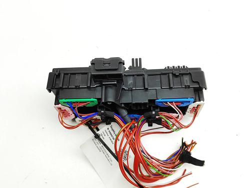 Used Fuse box Fuse box 39030447 39030447