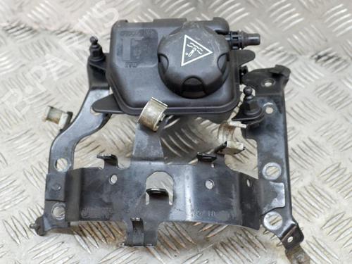 Used Expansion tank BMW 5 (F10) 550 i xDrive (408 hp) 29023680