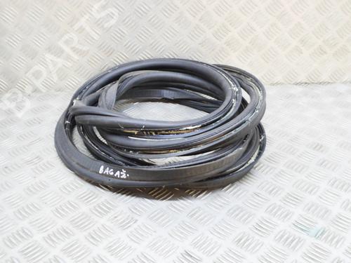 Used Rubber door seal TESLA MODEL X (5YJX) P100D AWD (772 hp) 15376430