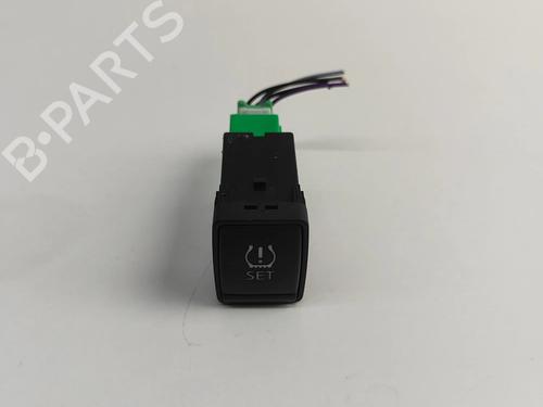 switch-nissan-juke-f15-2010-2011-2012-2013-2014-2015-2016-2017-2018-2019-26003558 main image