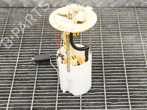 Used Fuel pump RENAULT KADJAR (HA_, HL_) 1.5 dCi 110 (HLA3) (110 hp) 6761158