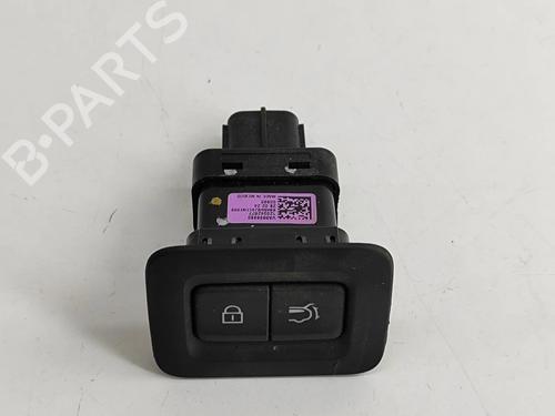 switch-mazda-cx-30-dm-2019-33370440 main image