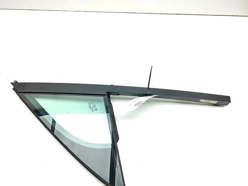 Vidro triangular frente esquerdo Vidro triangular frente esquerdo 38018151 38018151