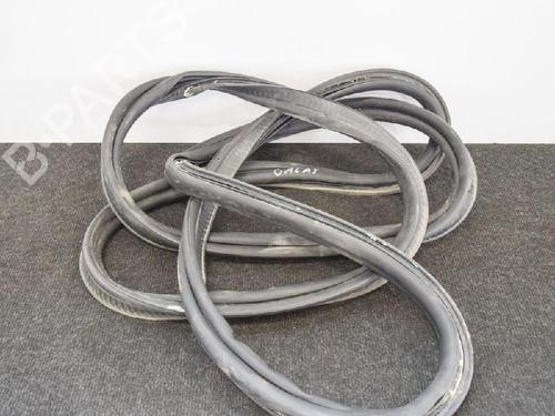 Used Rubber door seal TESLA MODEL X (5YJX) 90D AWD (525 hp) 20233144