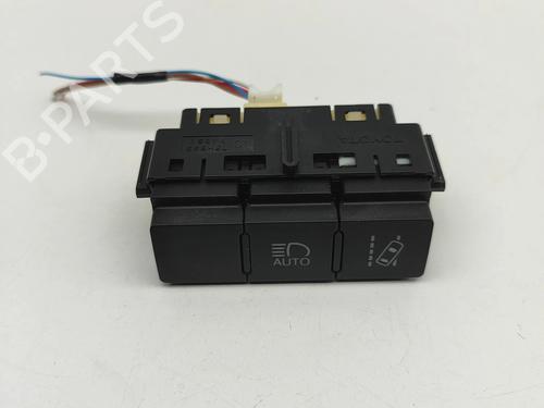 switch-toyota-prius-plus-_w4_-2011-27531856 main image