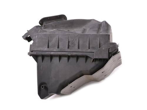 Used Air filter box AUDI A4 B7 (8EC) 2.0 TDI 16V (140 hp) 30213862