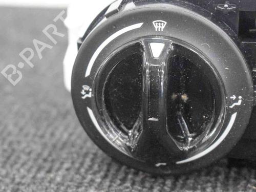 Climate control PEUGEOT 208 I (CA_, CC_) 1.2 VTI 82 | BP6747577I5 