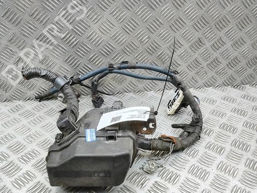 Used Fuse box Fuse box 37698158 37698158