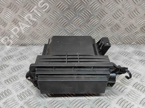 Used Fuse box TESLA MODEL X (5YJX) 90D AWD (525 hp) 17077050