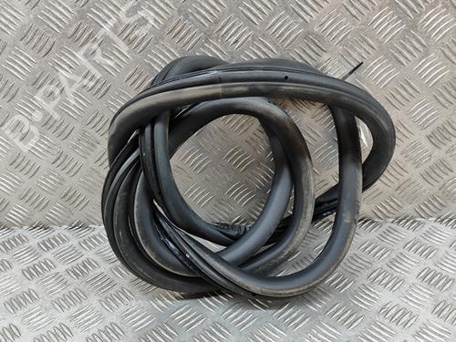 Used Rubber door seal PEUGEOT 2008 II (UD_, US_, UY_, UJ_, UR_, UC_) e-2008 (UKZKXZ) (136 hp) 27778901