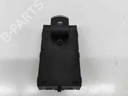 left-front-window-switch-alfa-romeo-stelvio-949_-2016-33372499 main image