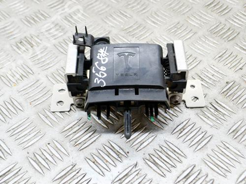 Otra TESLA MODEL S (5YJS) 90D AWD (422 hp) 10402193