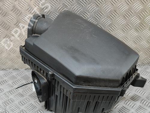 Used Air filter box VOLVO V70 III (135) D5 (205 hp) 25788164