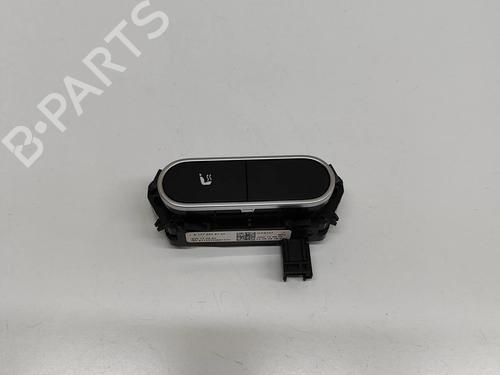 switch-mercedes-benz-cla-c118-2019-27796783 main image