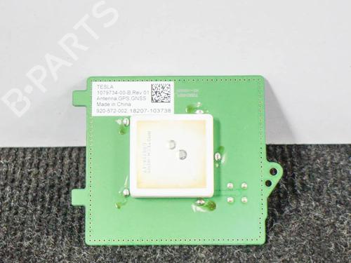 Antenne/Base TESLA MODEL 3 (5YJ3) EV AWD (351 hp) 27748199