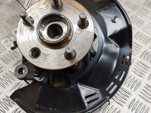 Used Left front steering knuckle TOYOTA YARIS (_P21_, _PA1_, _PH1_) 1.5 Hybrid (MXPH10, MXPH11) (116 hp) 28558787