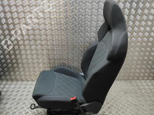 Right front seat SKODA KAROQ (NU7, ND7) 1.5 TSI | BP39421391C16 - Image 4