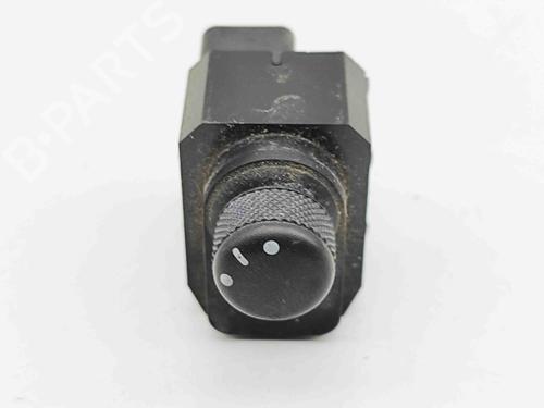Used Mirror switch SUZUKI GRAND VITARA II (JT, TE, TD) 2.4 All-wheel Drive (JT424, JB424, TDA4) (166 hp) 29570001