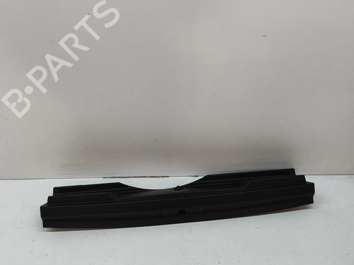 Used Tailgate trim Tailgate trim PEUGEOT 2008 II (UD_, US_, UY_, UJ_, UR_, UC_) 1.2 Hybrid 136 (URHPYC, USHPY) (136 hp) 28553012 28553012
