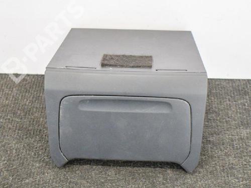 glove-box-volvo-xc40-536-t4-awd-xc40-31497256-31497250-2017-7891213 main image