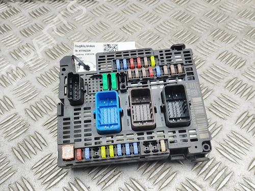 Fuse box CITROËN JUMPY III Van (V_) 2.0 BlueHDi 180 | BP38094555E1 - Image 3