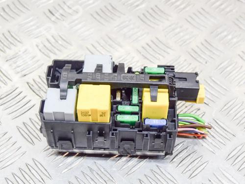 Used Fuse box Fuse box PEUGEOT 308 SW II (LC_, LJ_, LR_, LX_, L4_) 1.2 THP 130 (131 hp) 6772611 6772611
