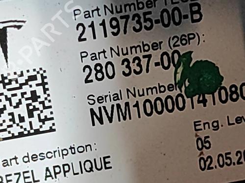 Rear center light TESLA MODEL Y (5YJY) Long Range All-wheel Drive | BP33624716I39  - Image 9