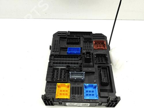 Used Fuse box Fuse box PEUGEOT 3008 II SUV (MC_, MR_, MJ_, M4_) 1.2 THP/ PureTech 130 (MRHNSM, MRHNSU, MRHNSJ, MRHNYW,... (131 hp) 34217962 34217962