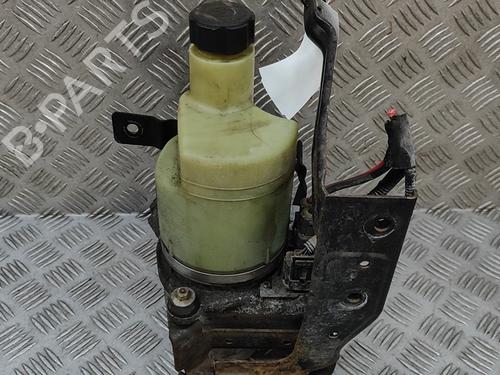 Used Steering pump VOLVO V50 (545) D2 (114 hp) 28546560