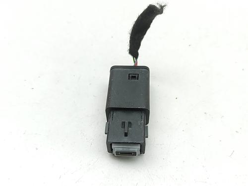 Used Electronic module Electronic module PEUGEOT 3008 III (KA_, KB_, KC_) e-210 (KCZKZX) (213 hp) 33962534 33962534