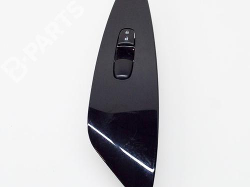 Used Right front window switch VW TRANSPORTER T5 Van (7HA, 7HH, 7EA, 7EH) 2.0 TDI (140 hp) 10707333