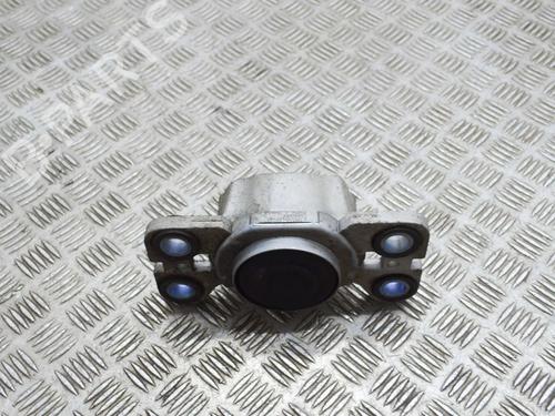 Used Engine mount Engine mount LAND ROVER RANGE ROVER EVOQUE (L538) 2.0 D 4x4 (180 hp) 10707366 10707366