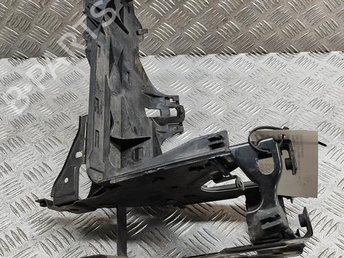 Scheinwerferhalter links für BMW 5 Touring (F11) M 550 d xDrive (381 hp) 24819025
