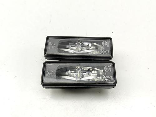 Używane Lampa oświetlenia tablicy rejestracyjnej PEUGEOT 2008 II (UD_, US_, UY_, UJ_, UR_, UC_) e-2008 (UKZKXZ) (136 hp) 30155049