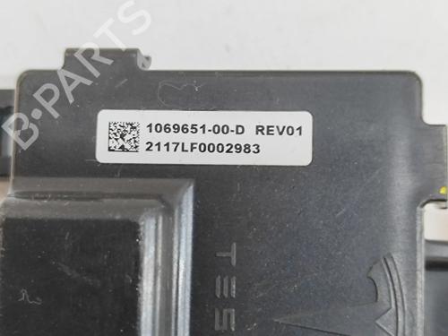 Module électronique TESLA MODEL S (5YJS) P100D AWD | BP28498018M83 
