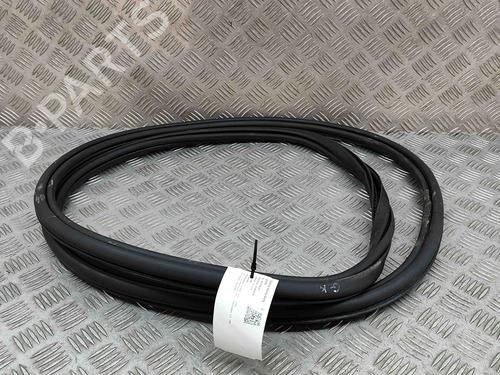 Używane Gumowa uszczelka drzwi VOLVO XC60 II (246) T8 Hybrid AWD (407 hp) 27768284