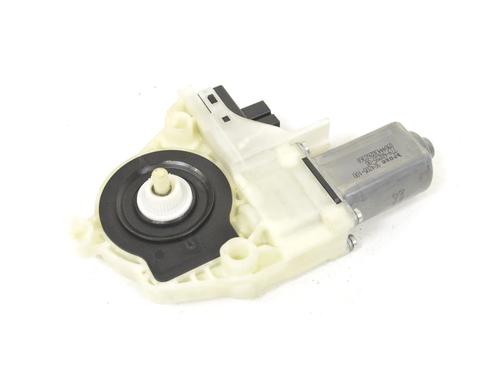 Used Left front window motor Left front window motor LAND ROVER RANGE ROVER IV (L405) 4.4 SDV8 4x4 (340 hp) 33342934 33342934