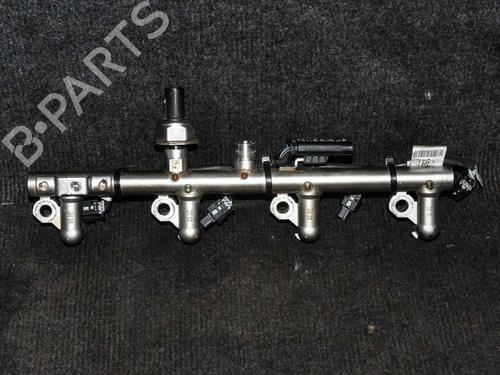 Used Injection rail MERCEDES-BENZ C-CLASS (W204) C 180 Kompressor (204.046) (156 hp) 8895580