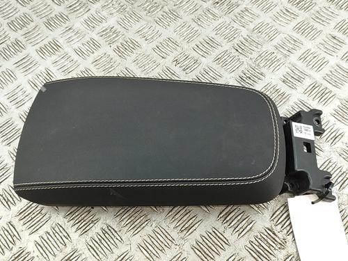 Used Armrest / Center console Armrest / Center console VOLVO XC40 (536) B4 Mild-Hybrid (197 hp) 33378654 33378654