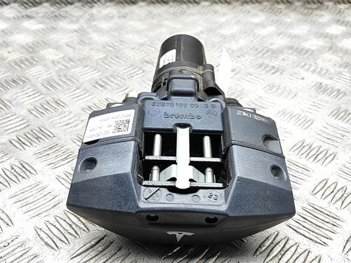 right-rear-brake-caliper-tesla-model-3-5yj3-2017-36644379 main image