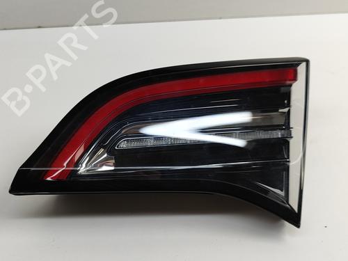 Used Right tailgate light TESLA MODEL Y (5YJY) EV Performance All-wheel Drive (534 hp) 27789802